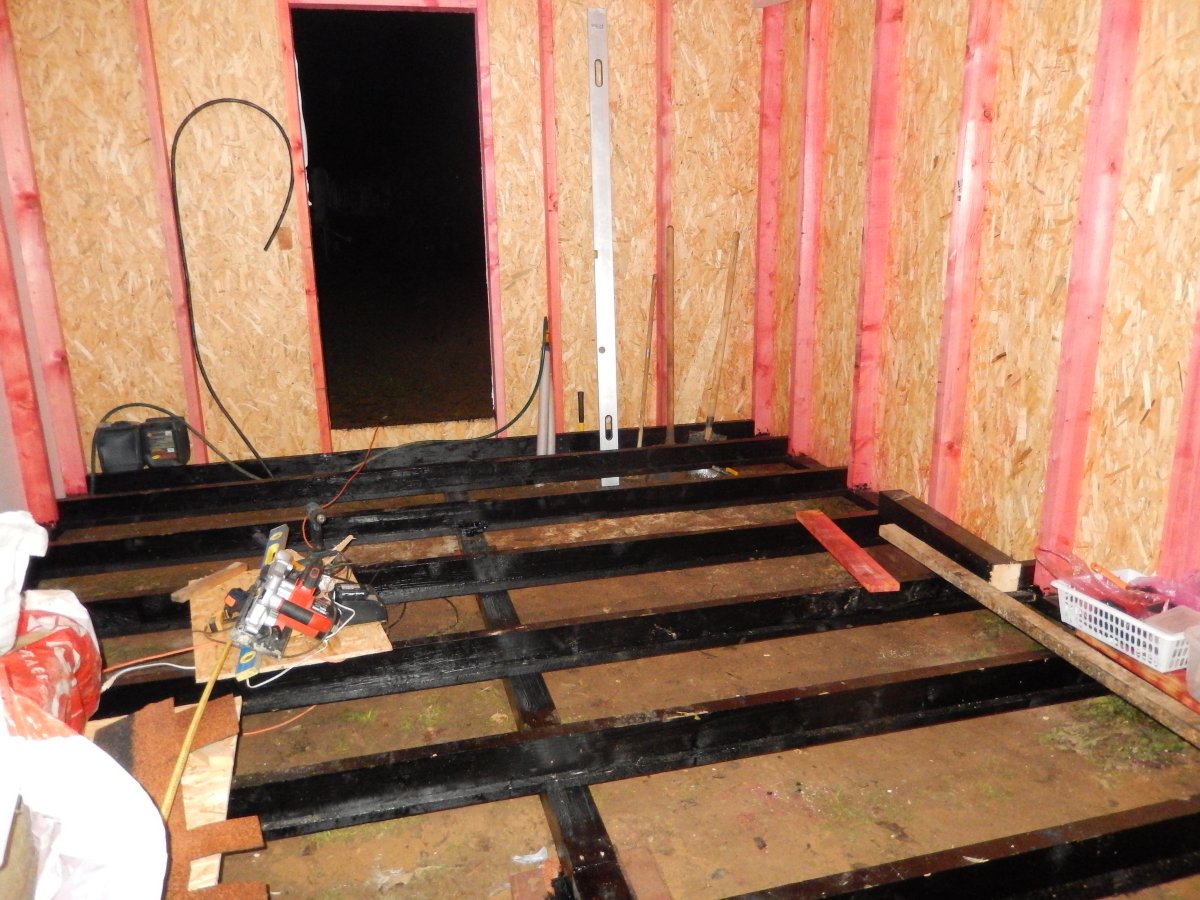 Пол на металлических лагах