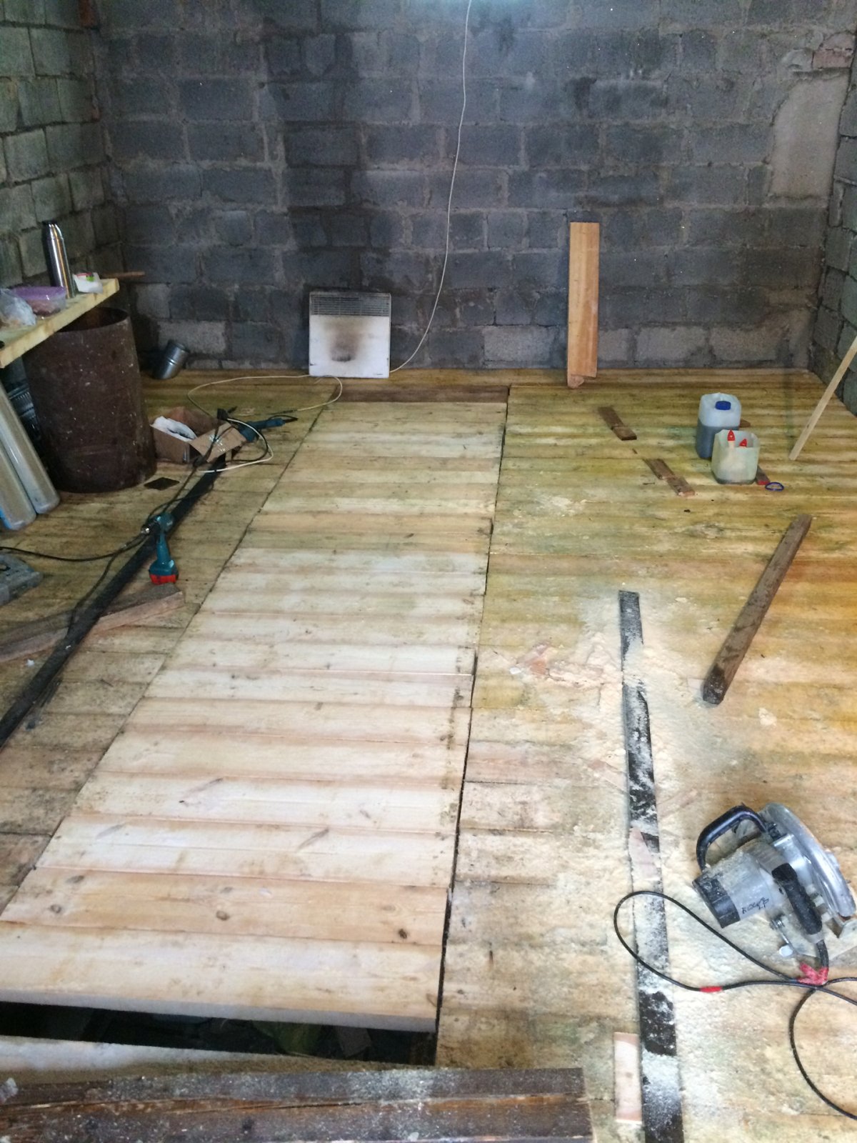 Пол в Железном гараже