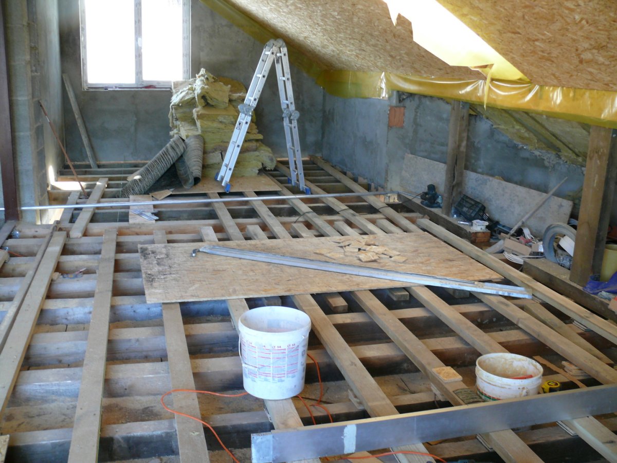 Укладка лаг: по плитам перекрытий (100 м2)