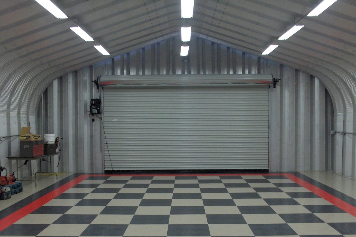 Русский гараж внутри