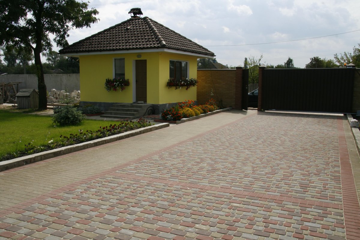 Тротуарная плитка в частном доме