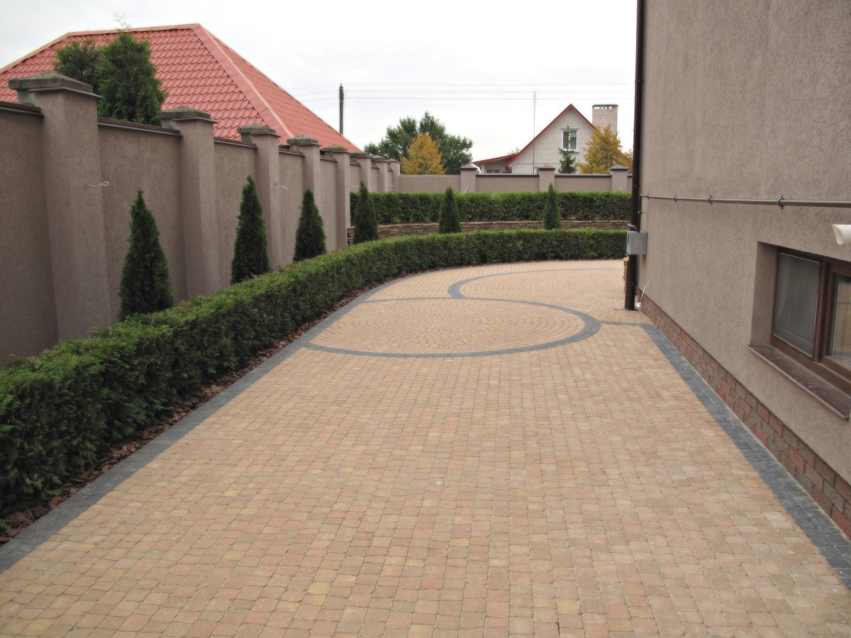 Тротуарная плитка на придомовой территории