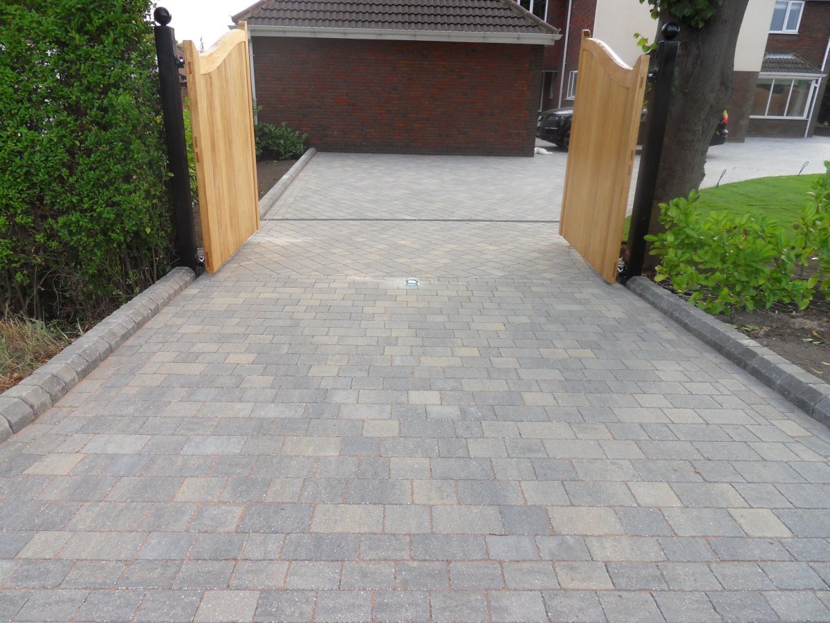 Тротуарная плитка перед гаражом