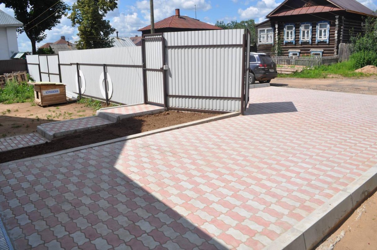 Тротуарная плитка перед воротами