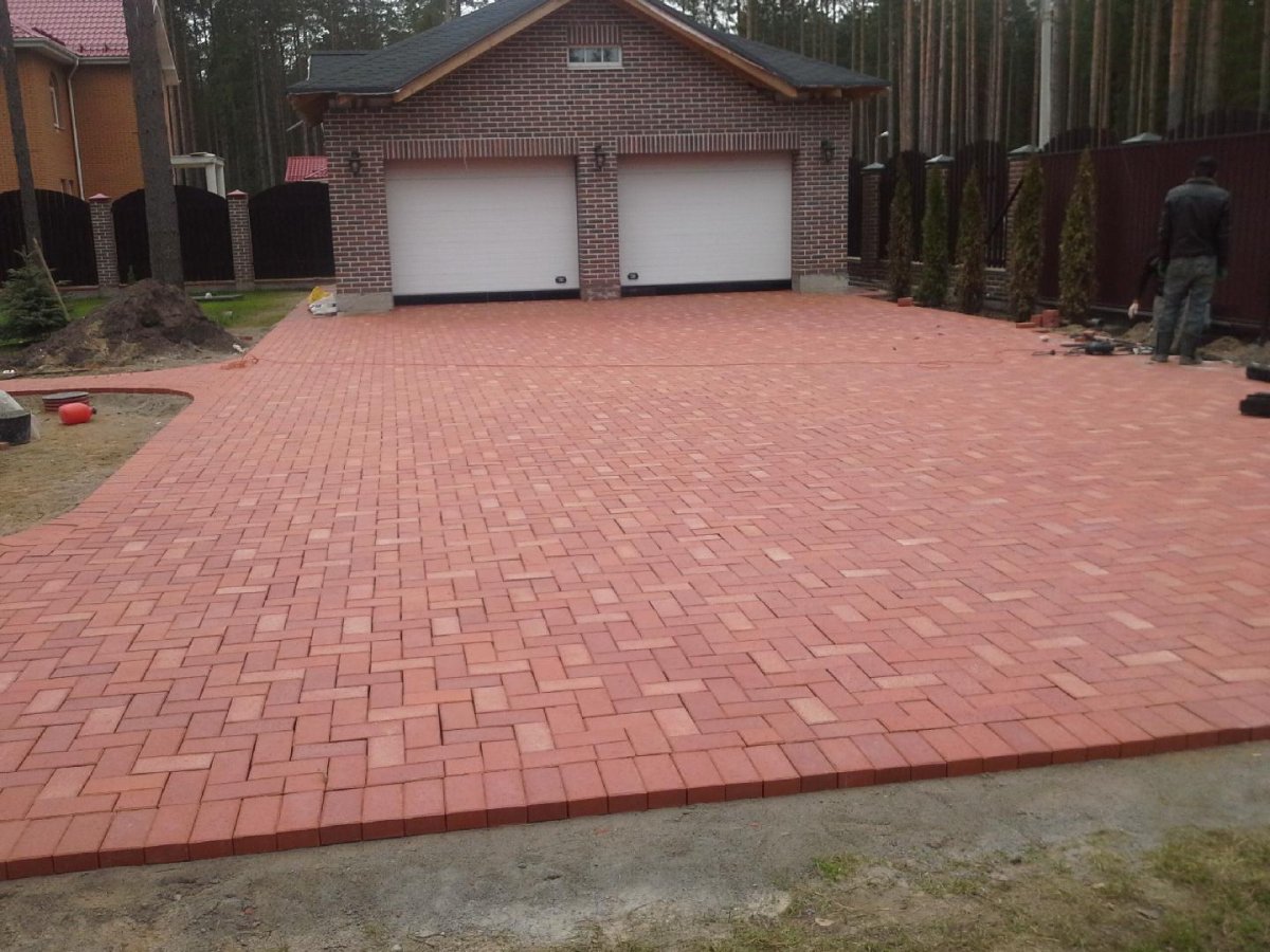 Тротуарная плитка красная