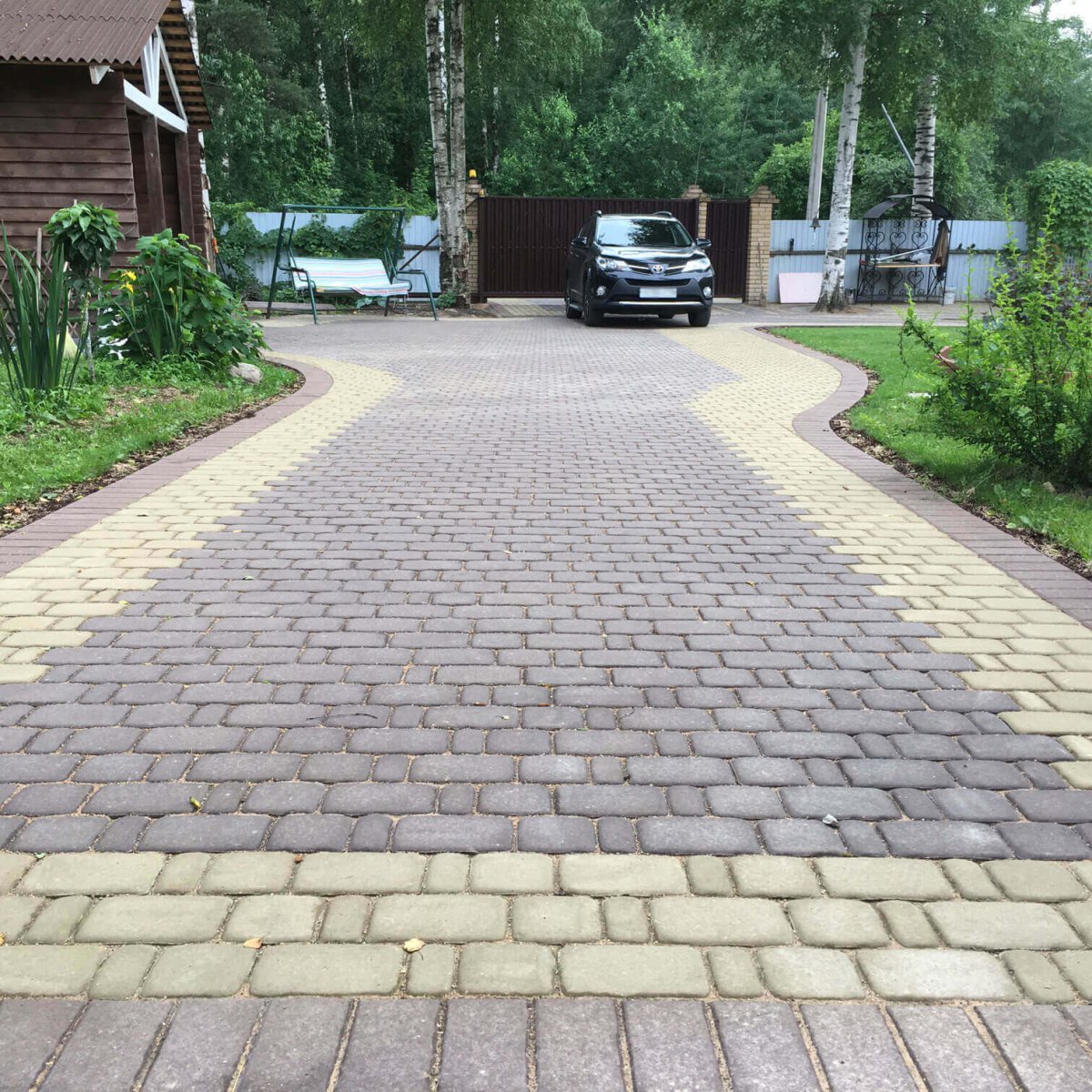 Парковка на даче из тротуарной плитки