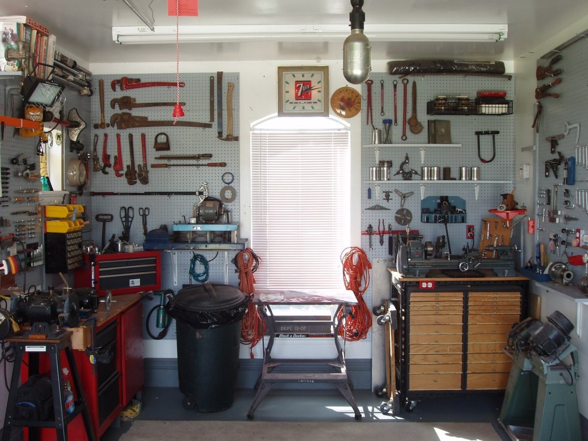 Интерьер гаража