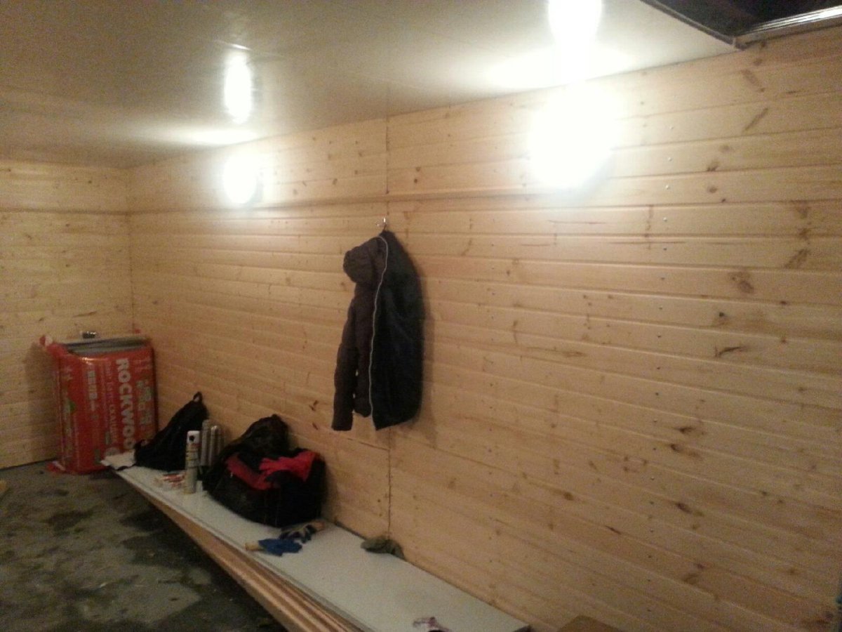 Обшивка гаража вагонкой