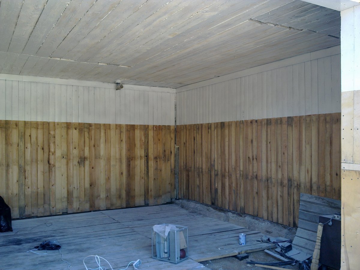 Обшить гараж доской