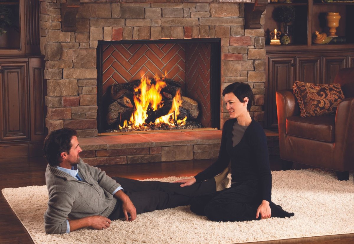 Человек у камина