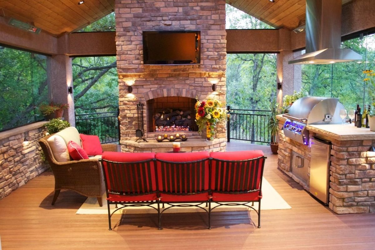 Терраса с камином-барбекю