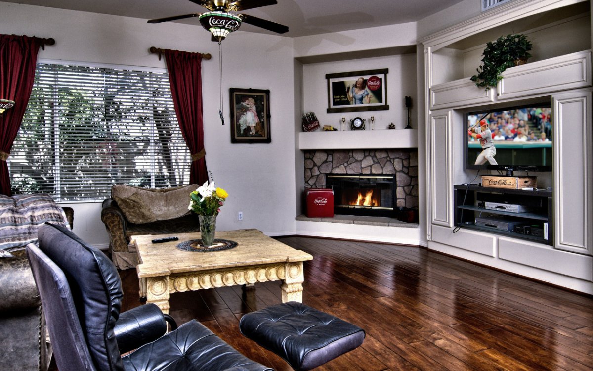 Комната с камином