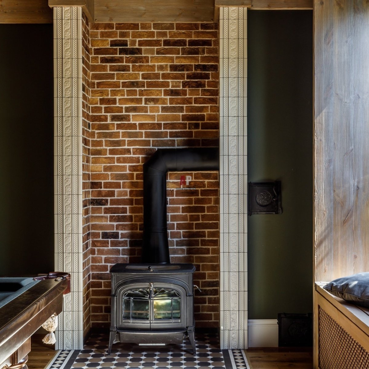 Печь в интерьере загородного дома