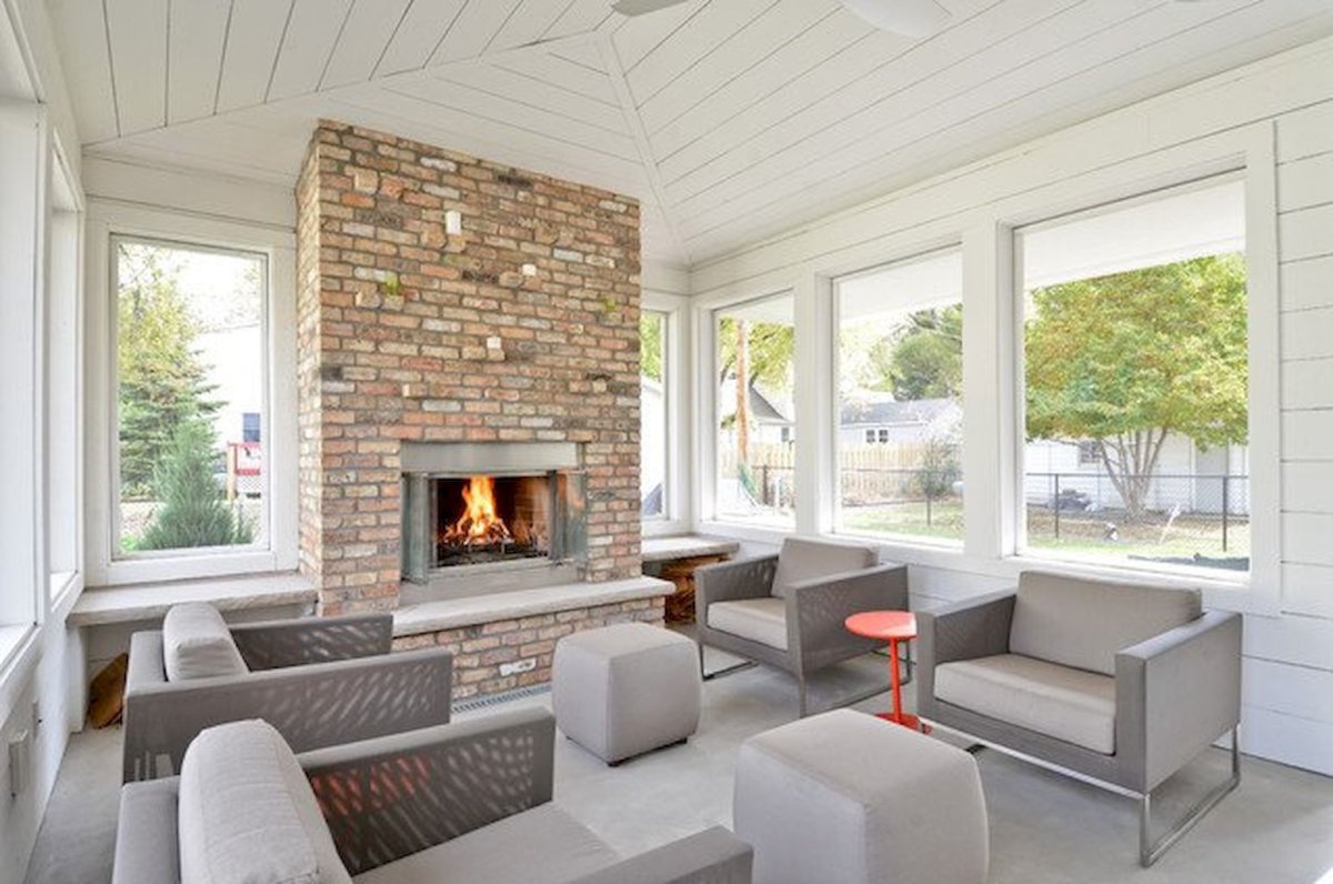 Застекленная веранда с камином