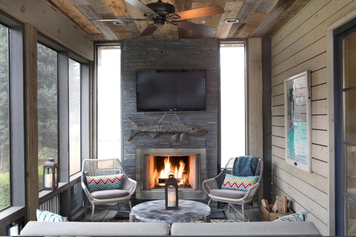 Зимняя веранда с камином