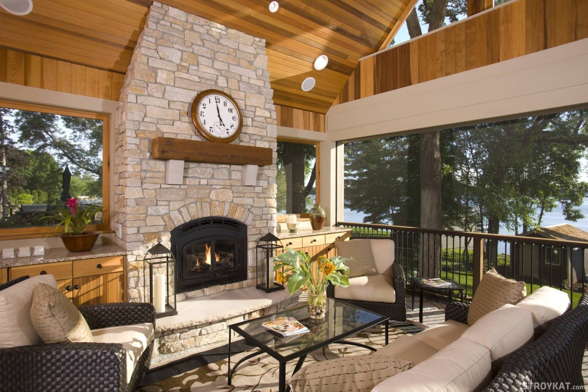 Веранда с камином