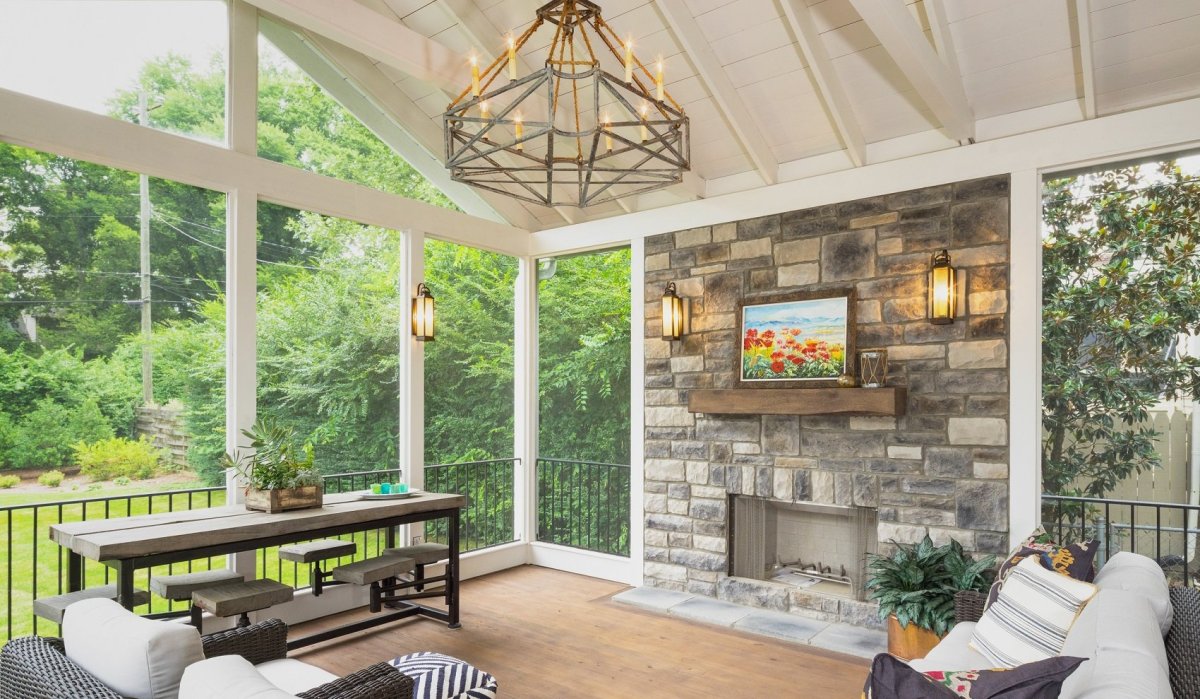 Веранда с камином