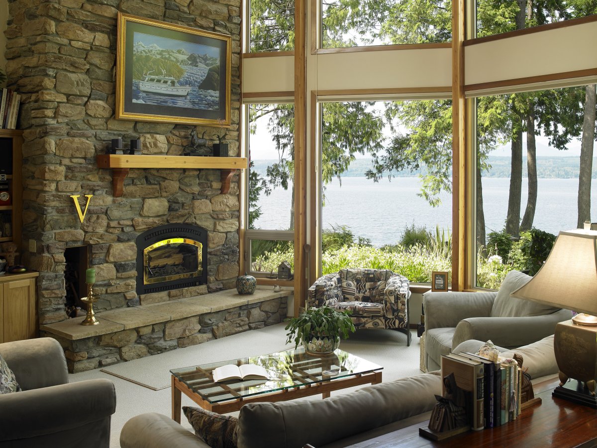 Стеклянная веранда с камином