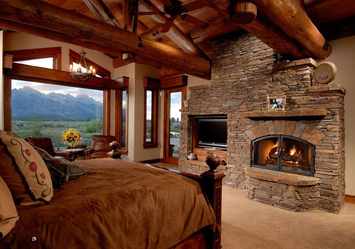 Уютный домик в горах с камином