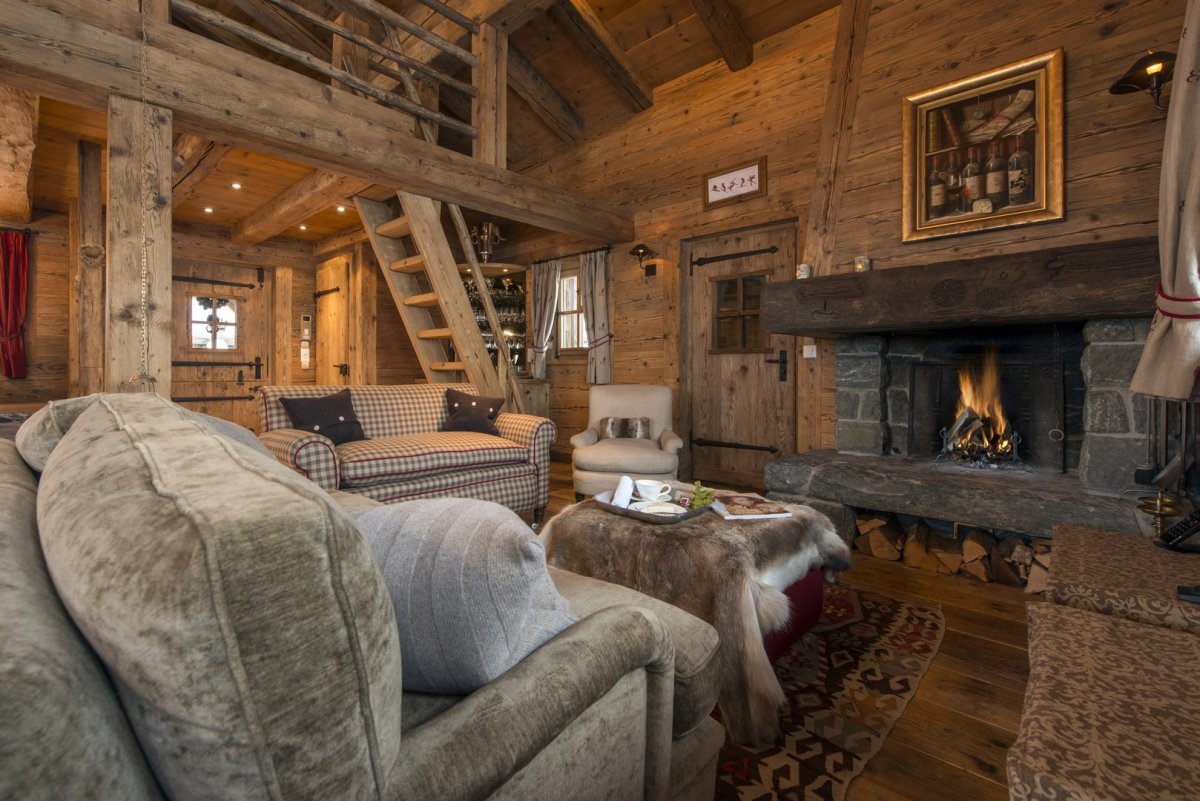 Камин в деревянном доме