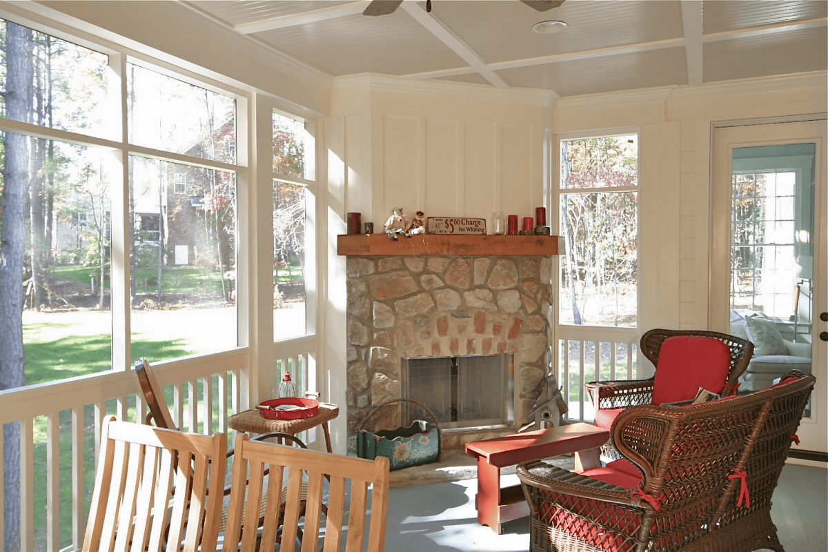 Камин пристенный на веранде