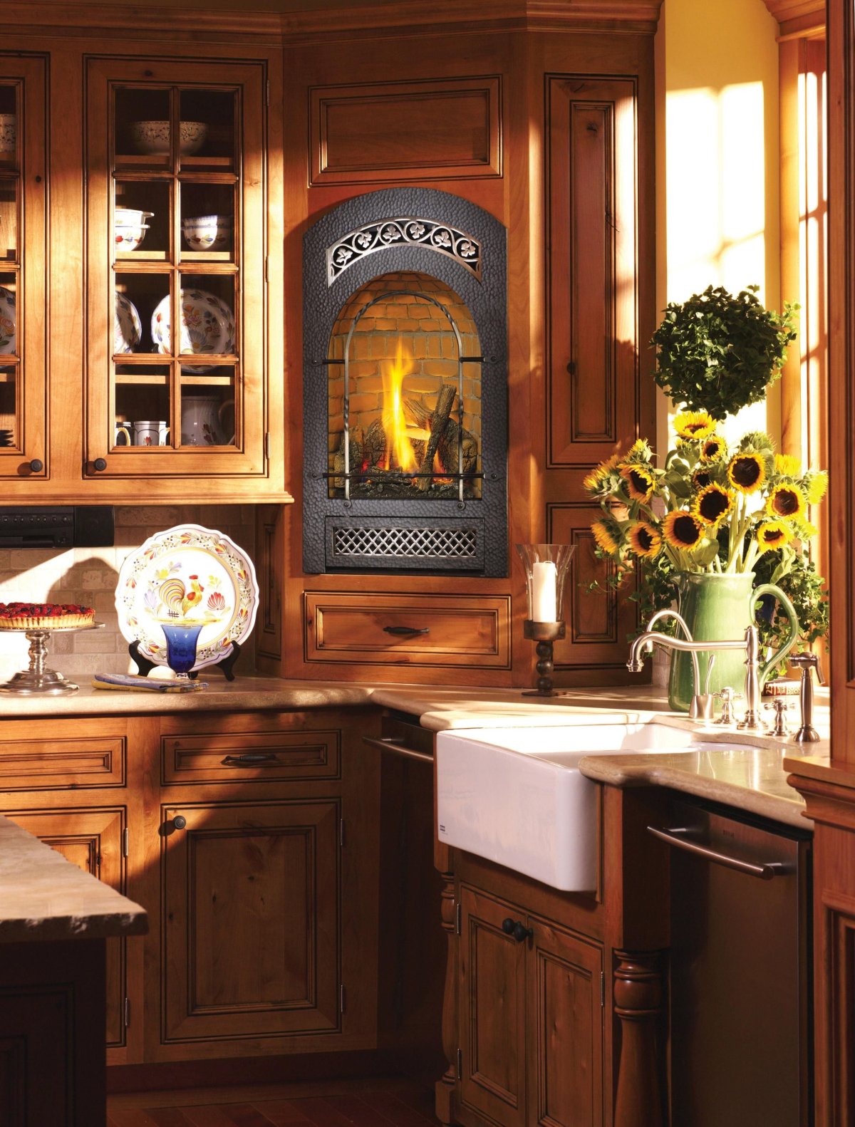 Кухня с камином