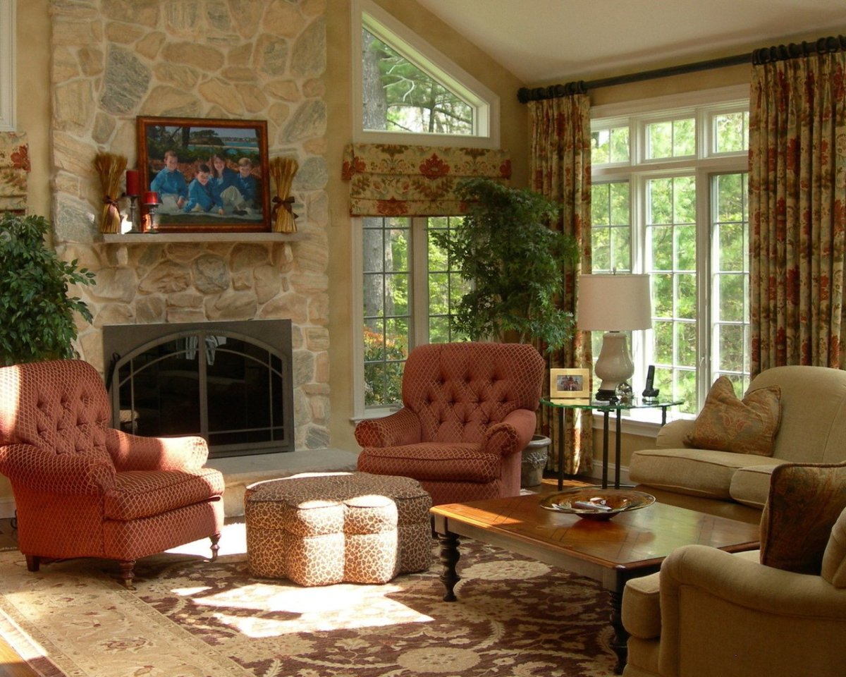 Камин у окна в интерьере