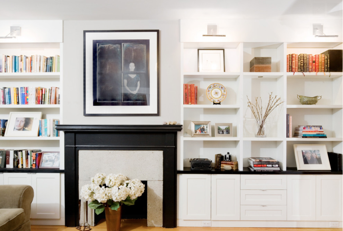 Камин с полками для книг