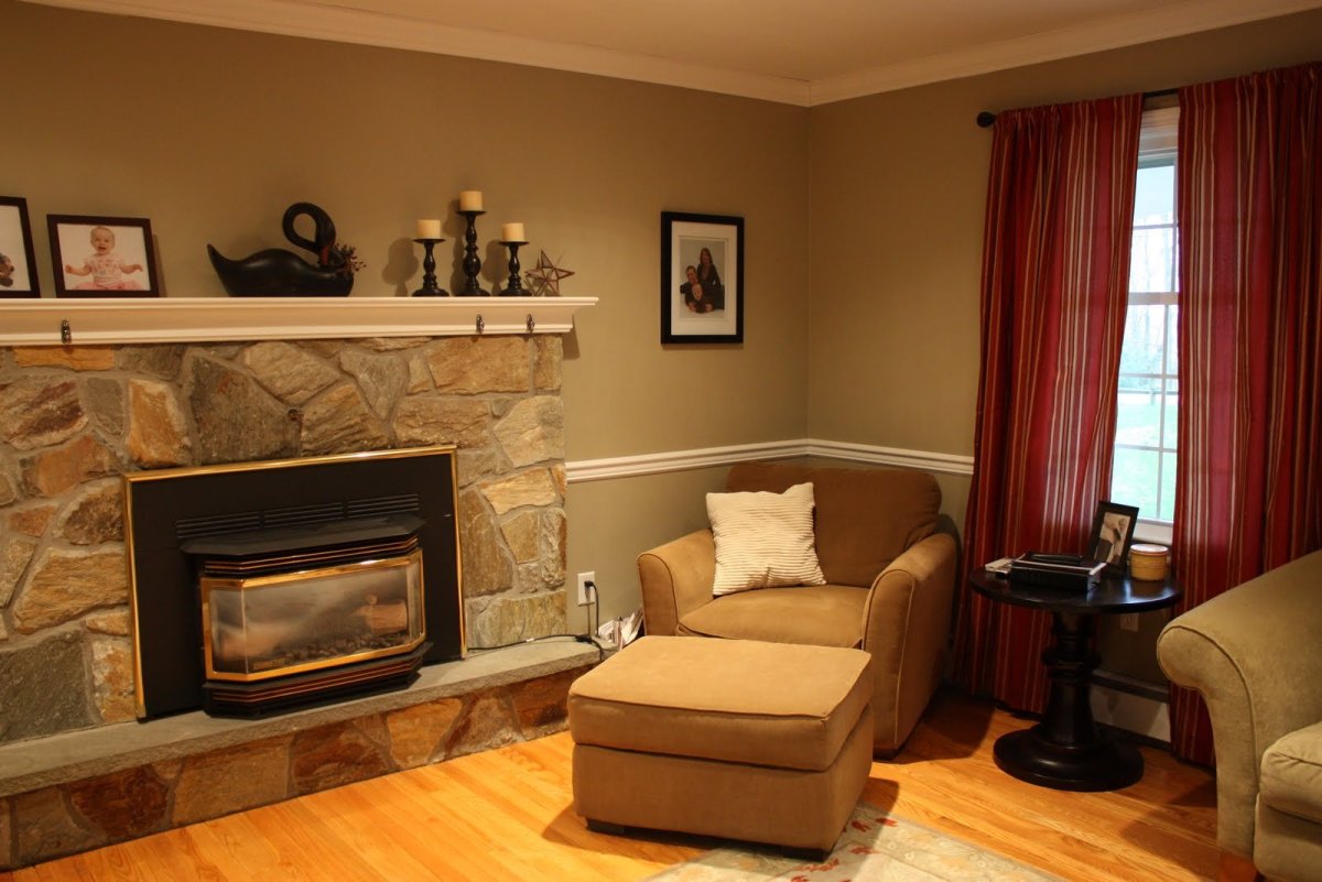 Маленькая гостиная с камином