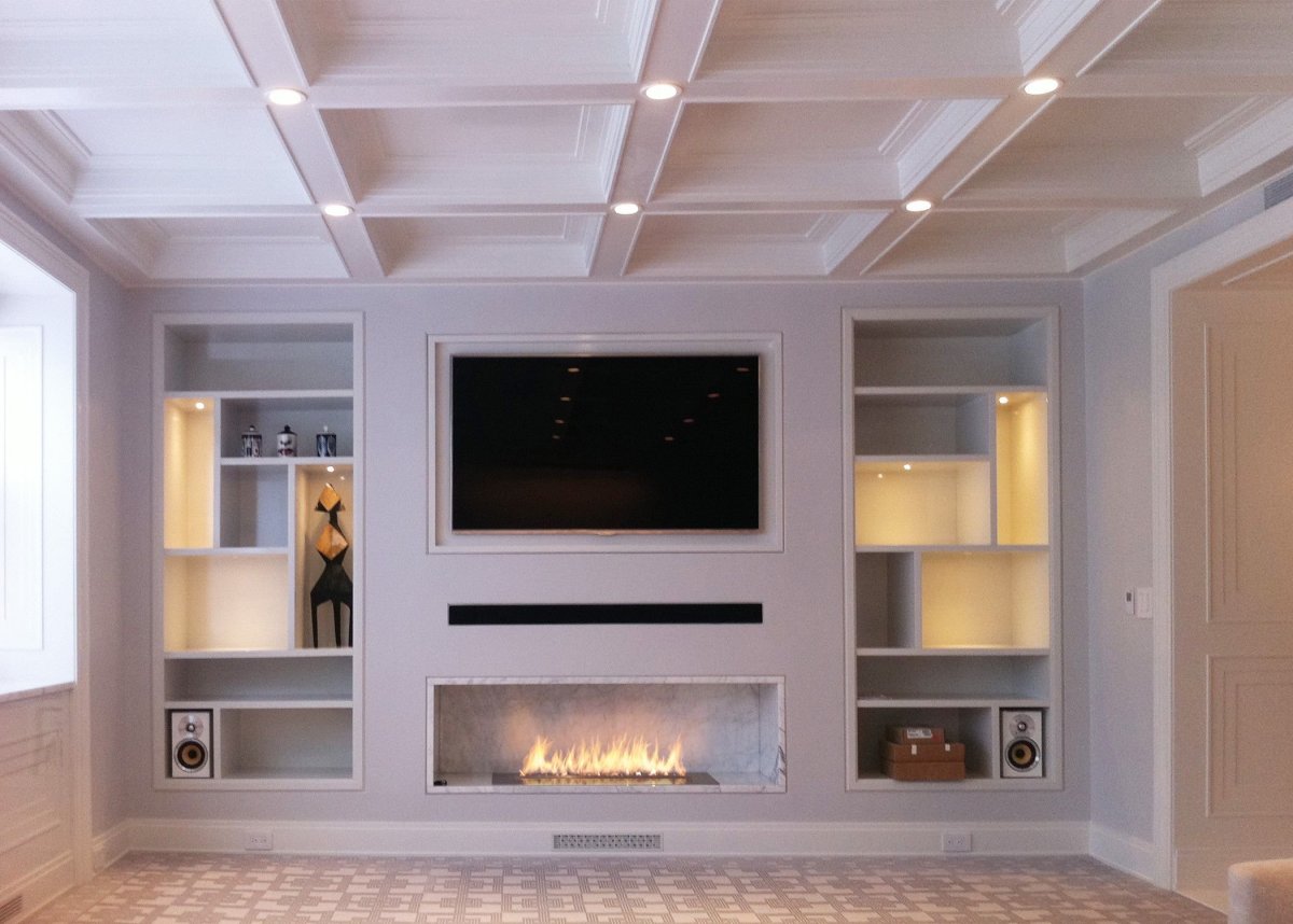 Встроенный камин с телевизором