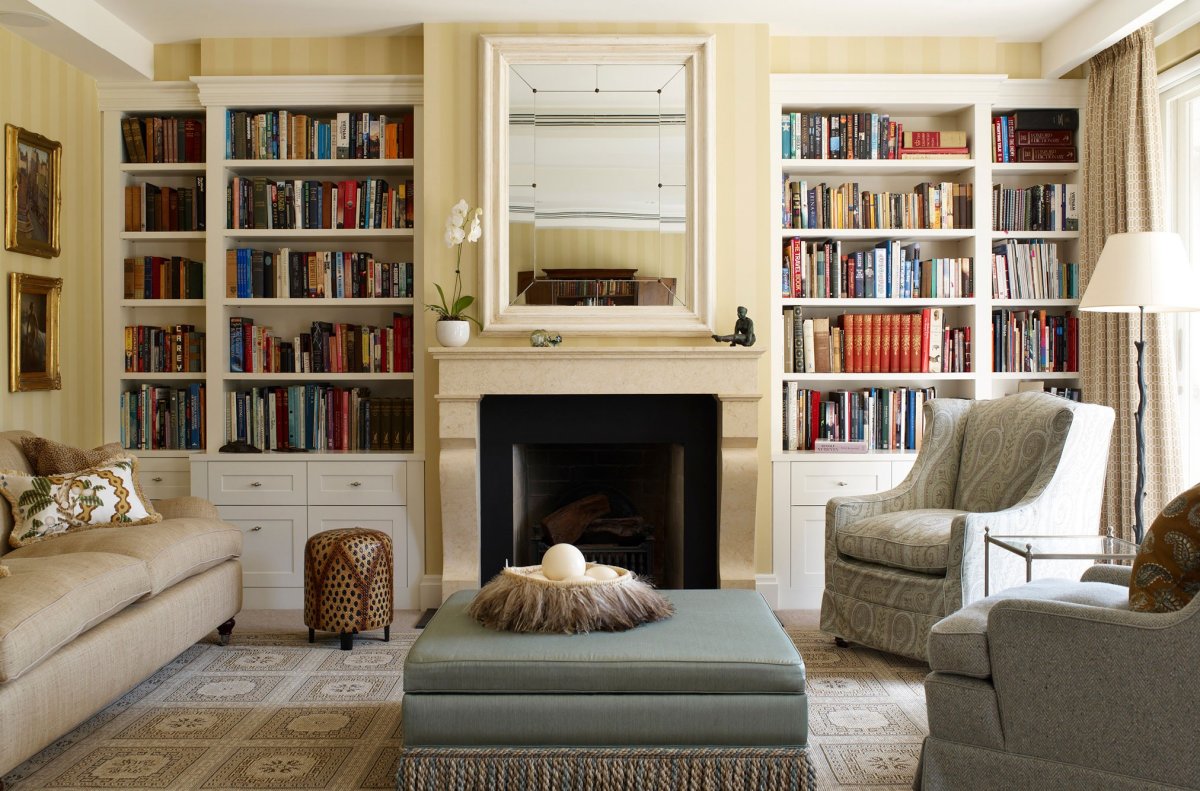 Камин со шкафами по бокам