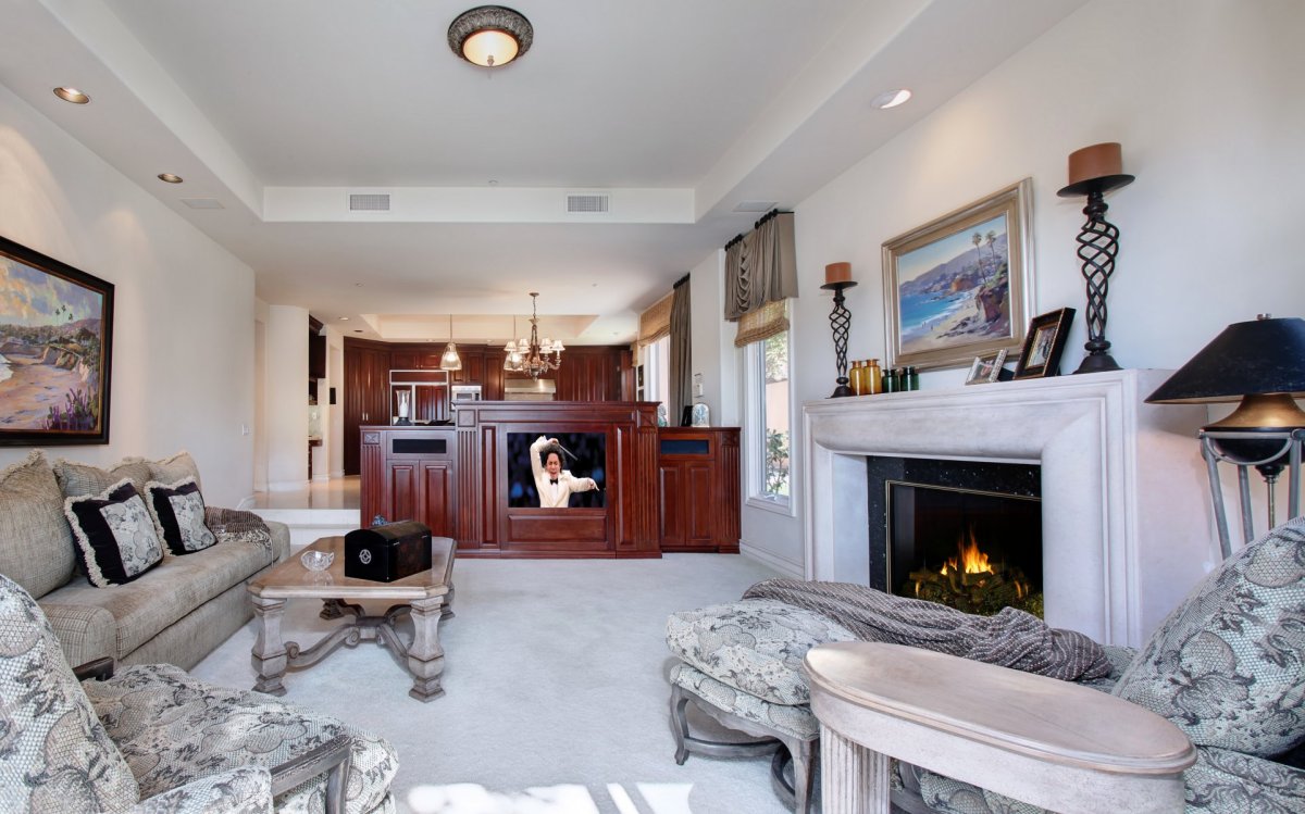 Гостиная с камином в квартире