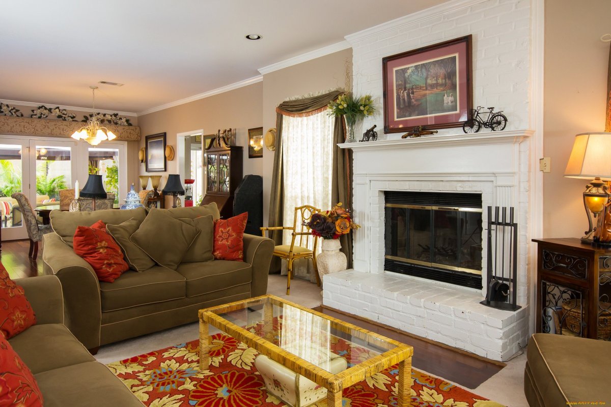 Гостиная с угловым камином