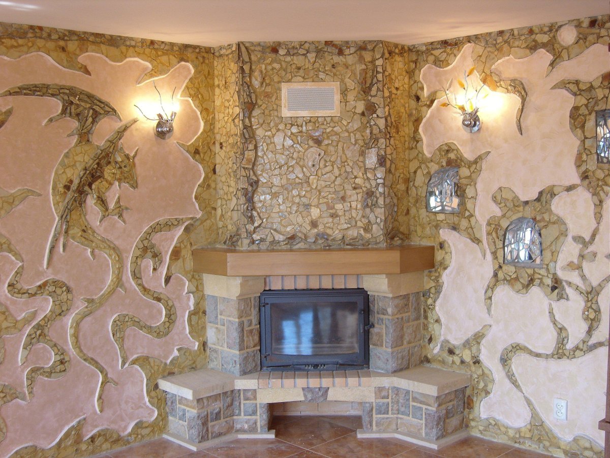 Отделка камина декоративной штукатуркой