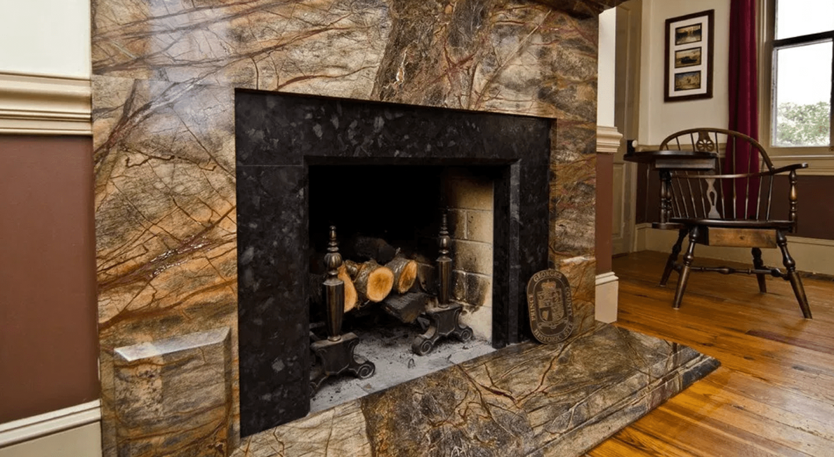 Камин гранит Brown Silk