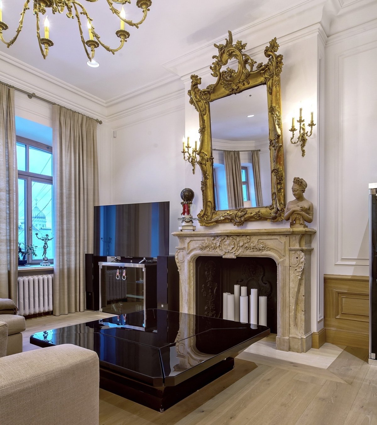 Камин в неоклассическом стиле