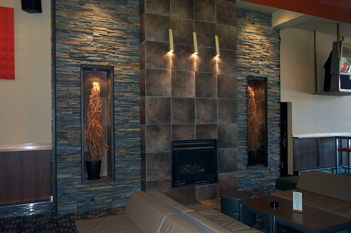 Камин из дикого камня