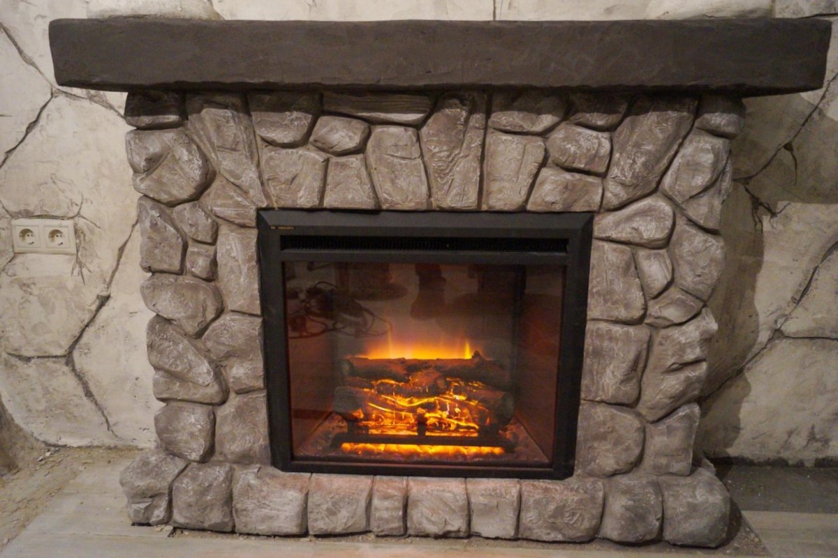 Отделка каминов искусственным камнем