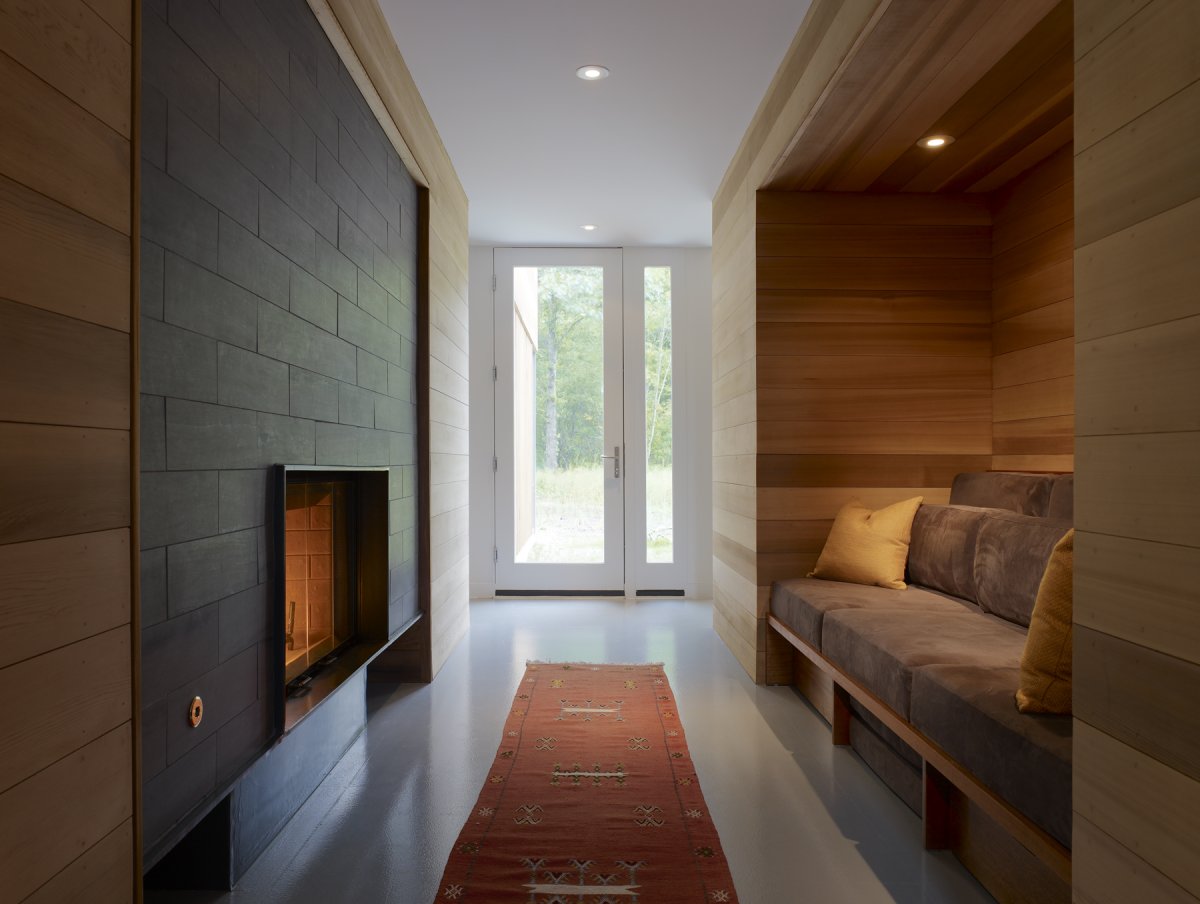 Камин в прихожей