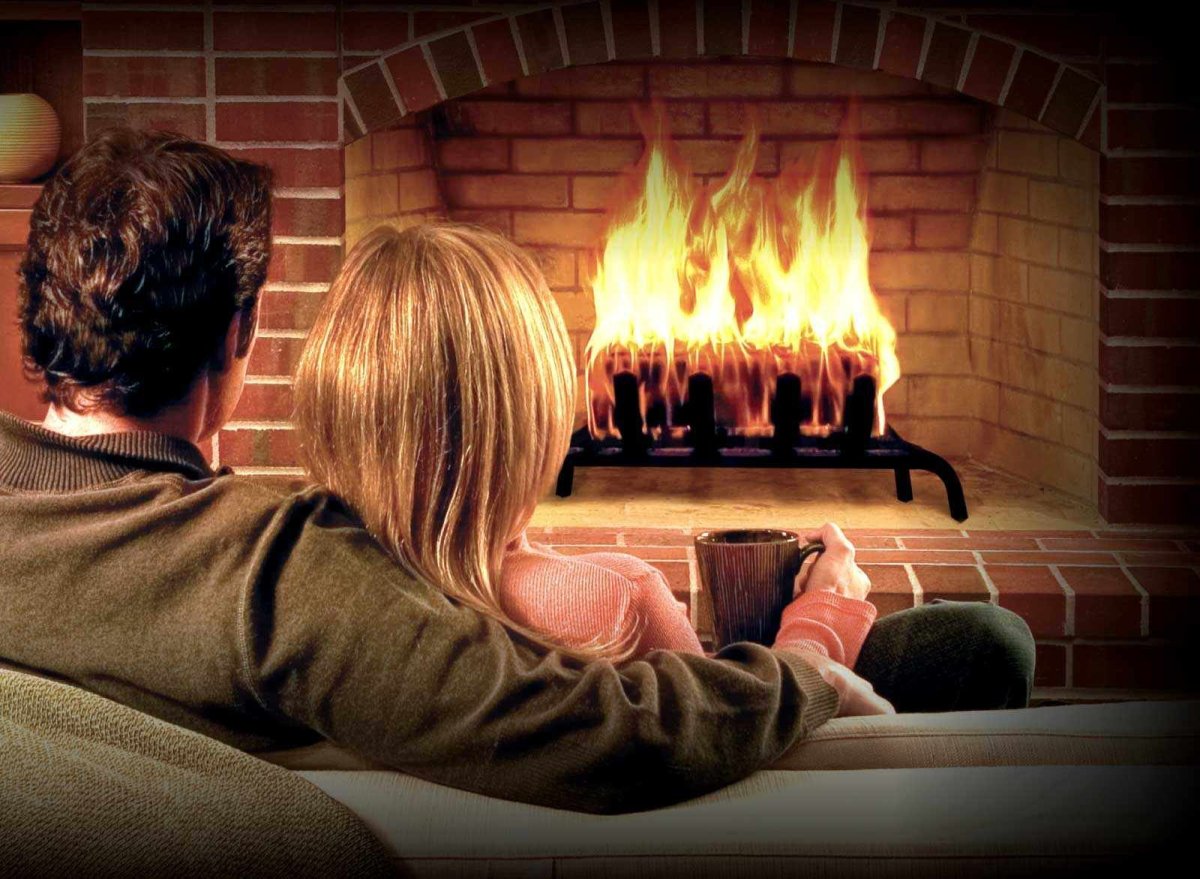 Вдвоем у камина