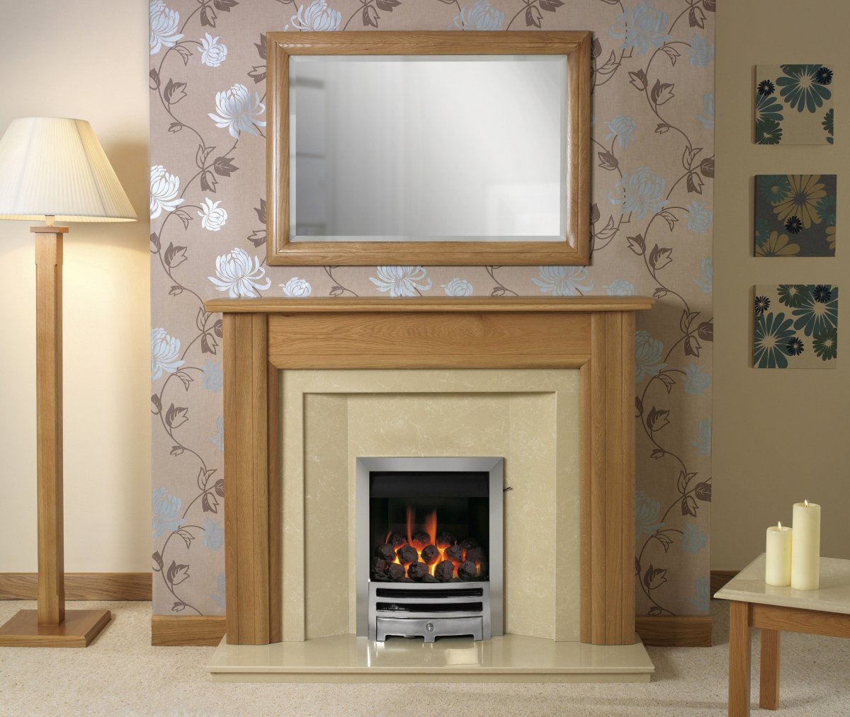 Декоративный камин в коридоре