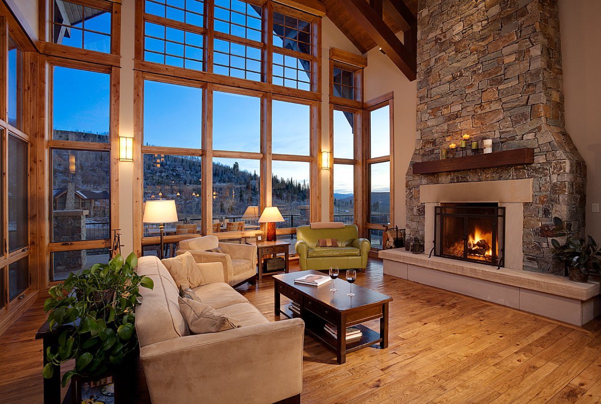 Камин в интерьере загородного дома