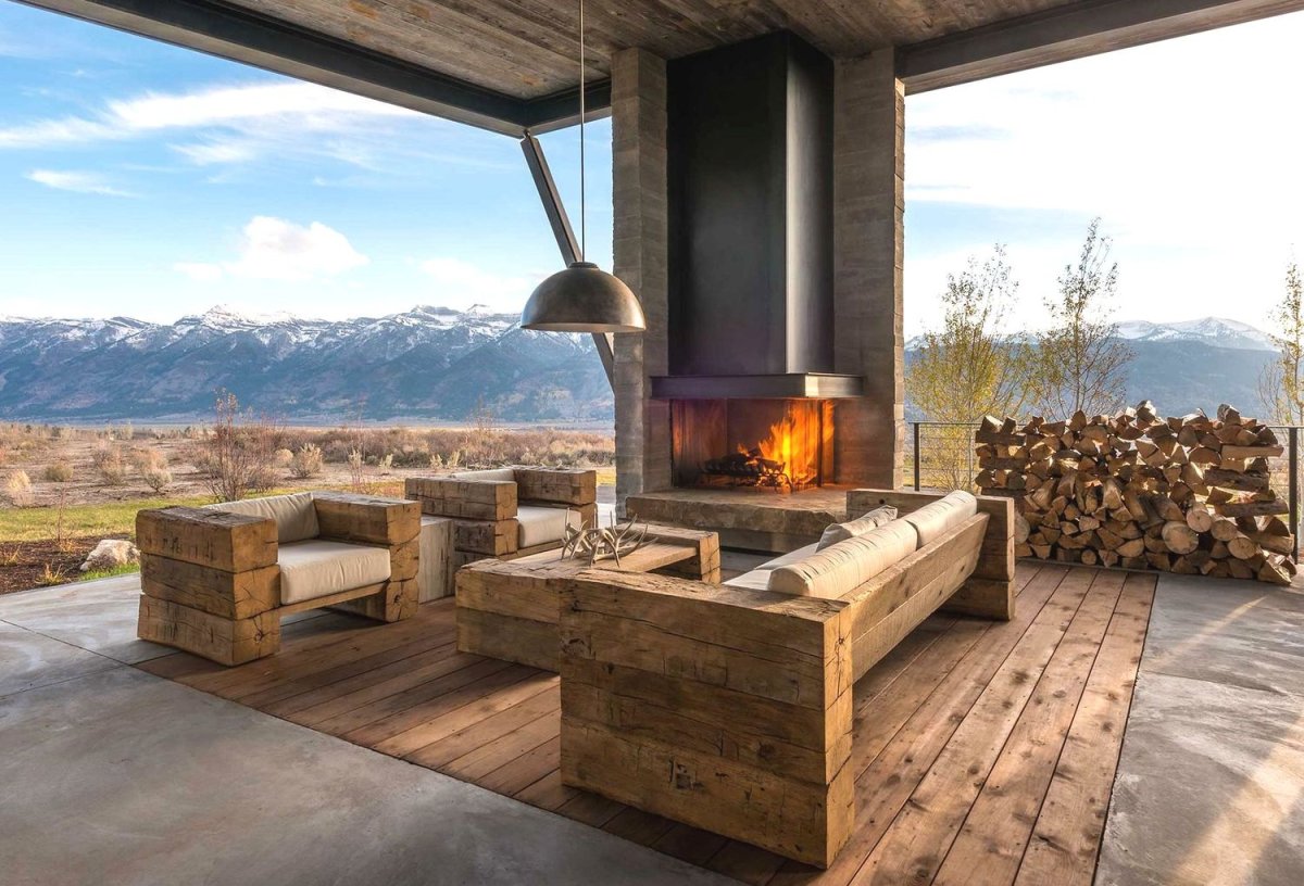 Веранда с камином