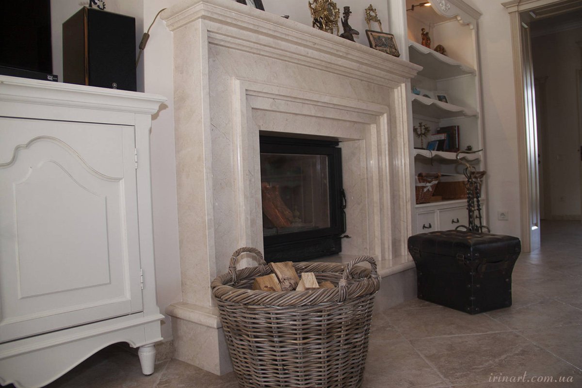 Камин в загородном доме