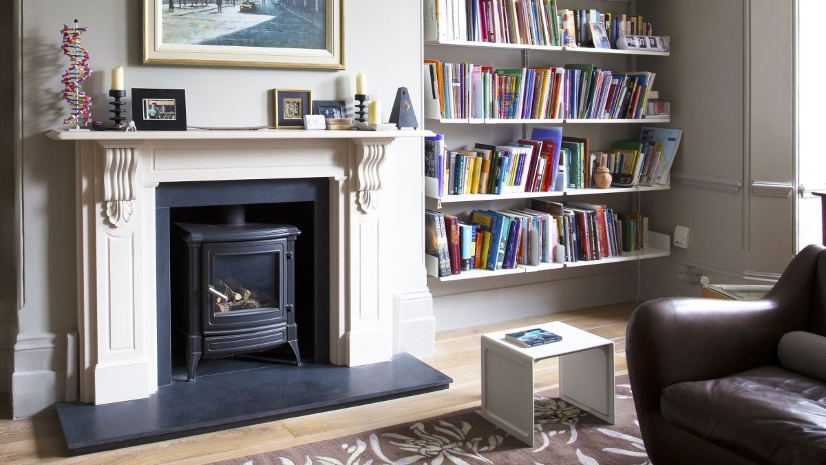 Стеллаж с камином
