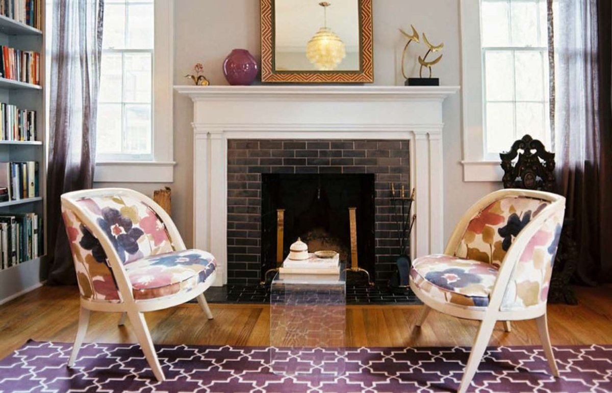 Камин бежевого цвета в интерьере