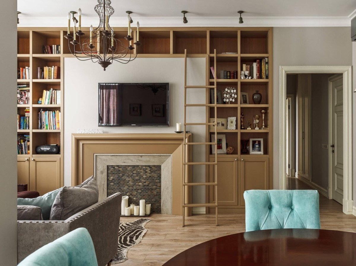 Камин и книжные полки в интерьере