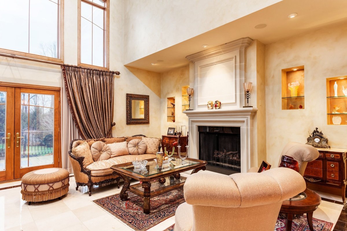 Гостиная в стиле Эклектика с камином