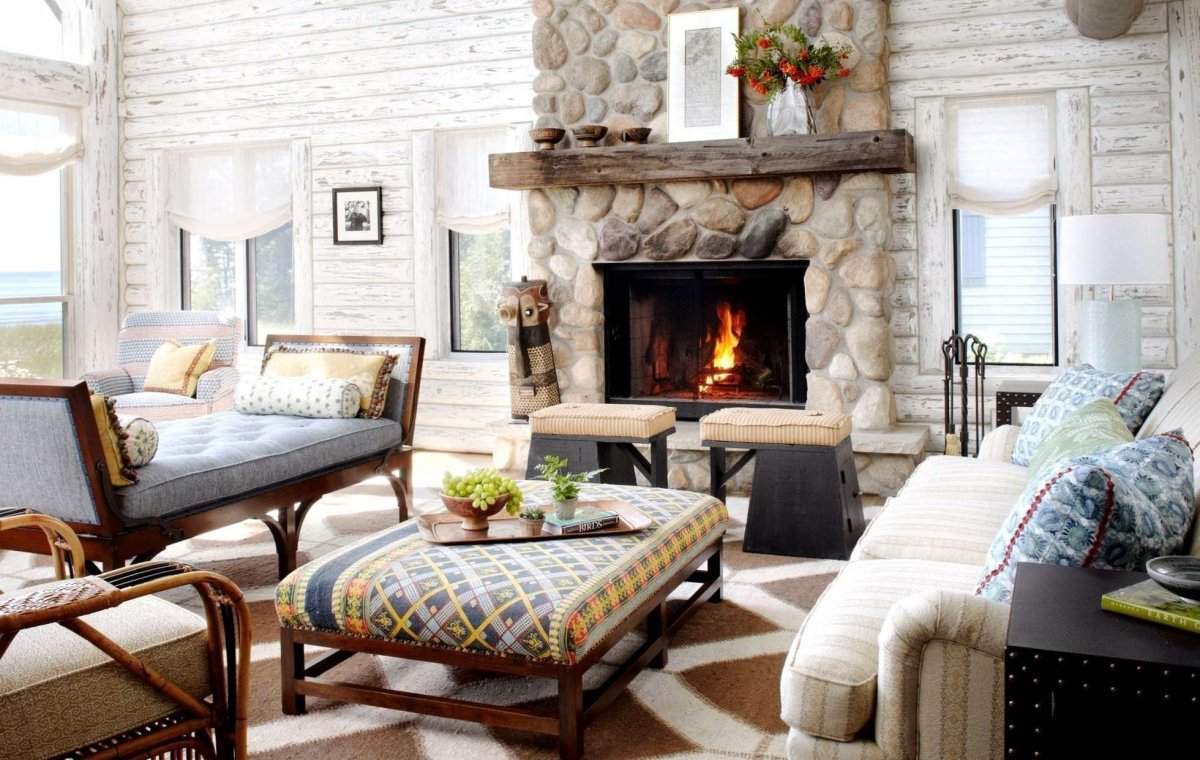 Камины пристенные на дровах в доме в интерьере