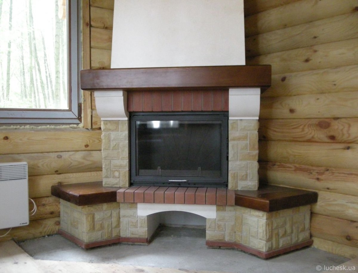 Камин в доме из кирпича